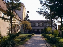 Počet zapísaných detí na Záhoráckej klesá, na Olšovského stúpa